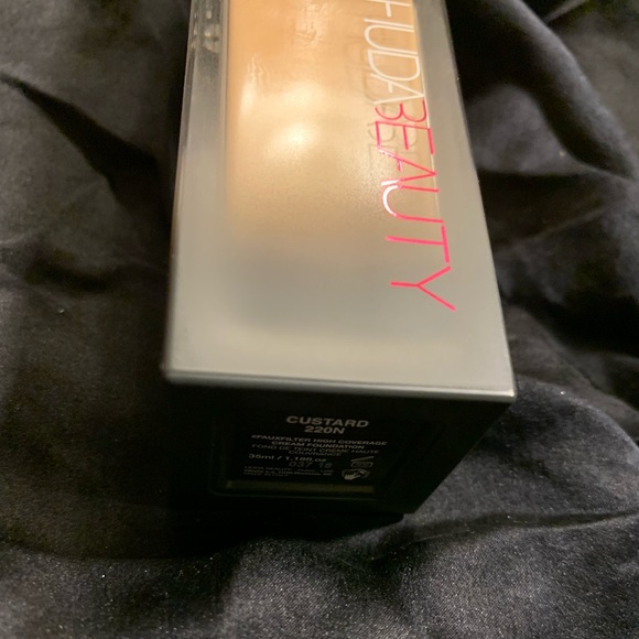 Huda Beauty #FauxFilter Luminous Matte Foundation Custard 220N - Picture 4 of 10